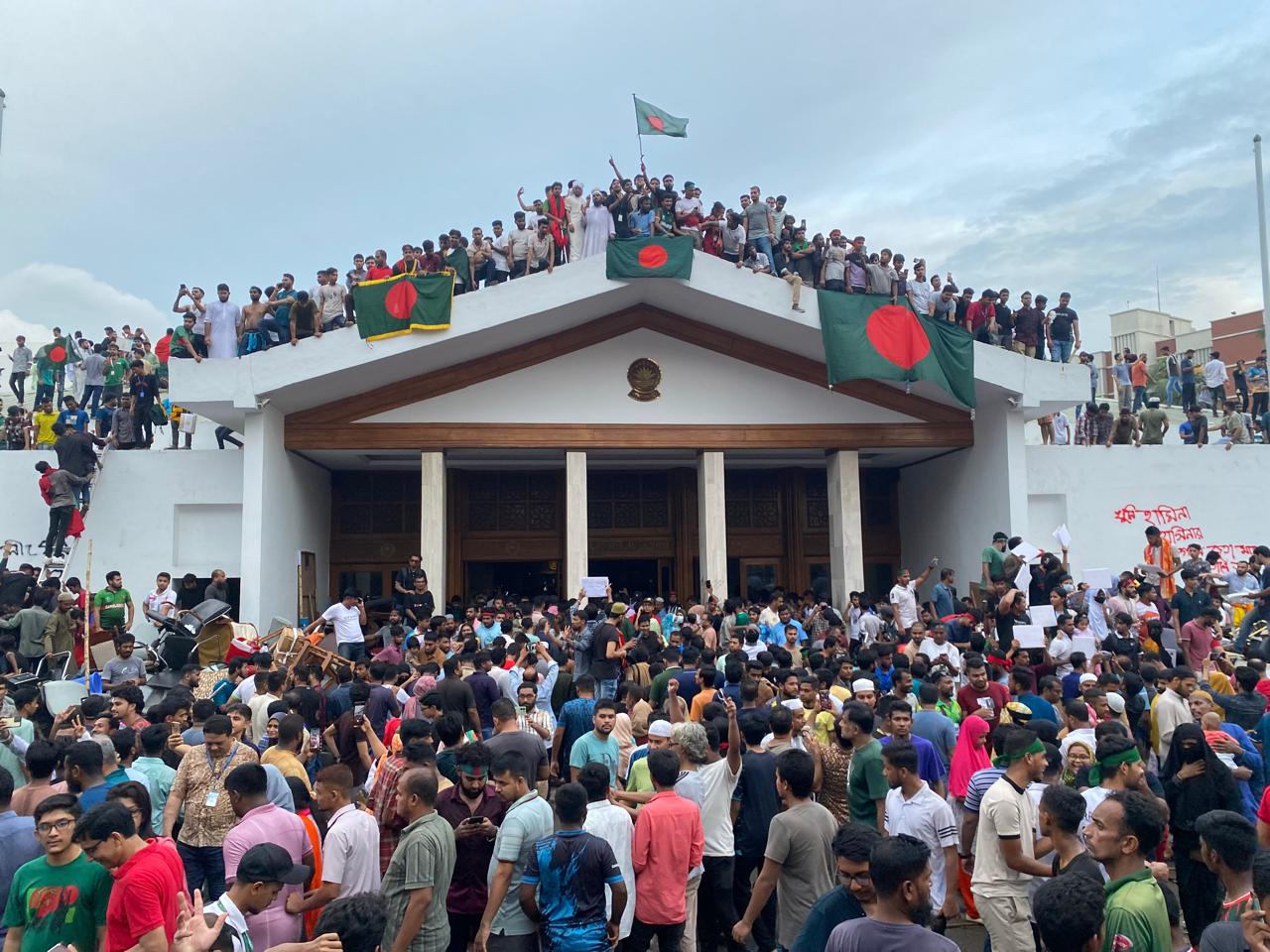 11358_AA-20240805-35323905-35323896-DEMONSTRATIONS_IN_BANGLADESH_AGAINST_QUOTAS_IN_GOVERNMENT_JOBS_TURN_INTO_ANTIGOVERNMENT_PROTESTS.jpg