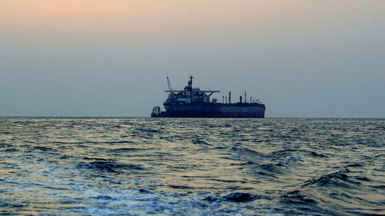 একটি মাত্র দেশকে হরমুজ প্রণালি ব্যবহারের অনুমতি দিল ইরান 14547_image_271404_1772634729.jpeg