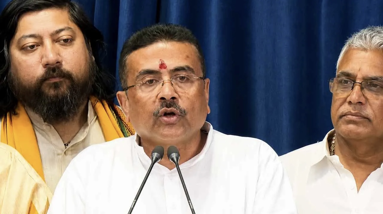 সীমান্তে কাঁটাতার বসানোর ঘোষণা শুভেন্দুর 15373_IMG_2797.jpeg