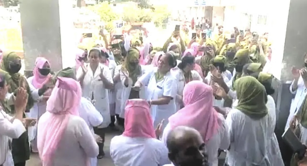 একদিকে হাম আক্রান্ত শিশুর কান্না, অন্যদিকে নার্সদের নাচ 15397_IMG_2912.jpeg