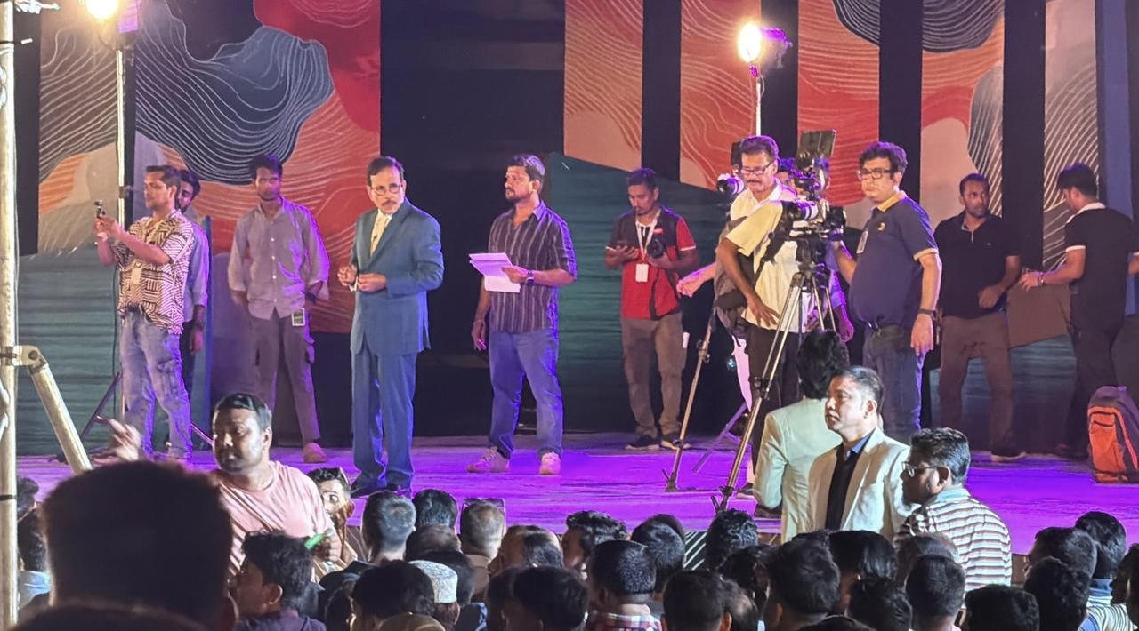 নরসিংদীতে ‘ইত্যাদি’র অনুষ্ঠানে শতাধিক মোবাইল চুরি 15501_IMG_3570.jpeg