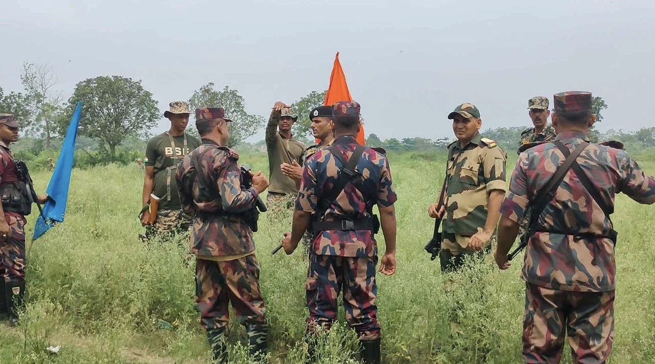 ‘এক পাও সরবো না’- বিএসএফকে বিজিবির কড়া হুঁশিয়ারি 15812_IMG_5906.jpeg