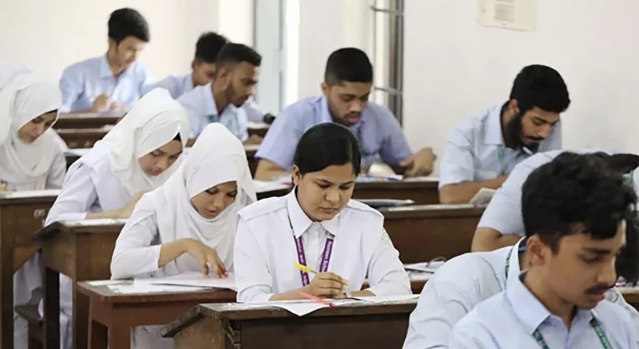 অভিন্ন প্রশ্নে কাল থেকে এইচএসসি পরীক্ষা শুরু 15921_IMG_6714.jpeg