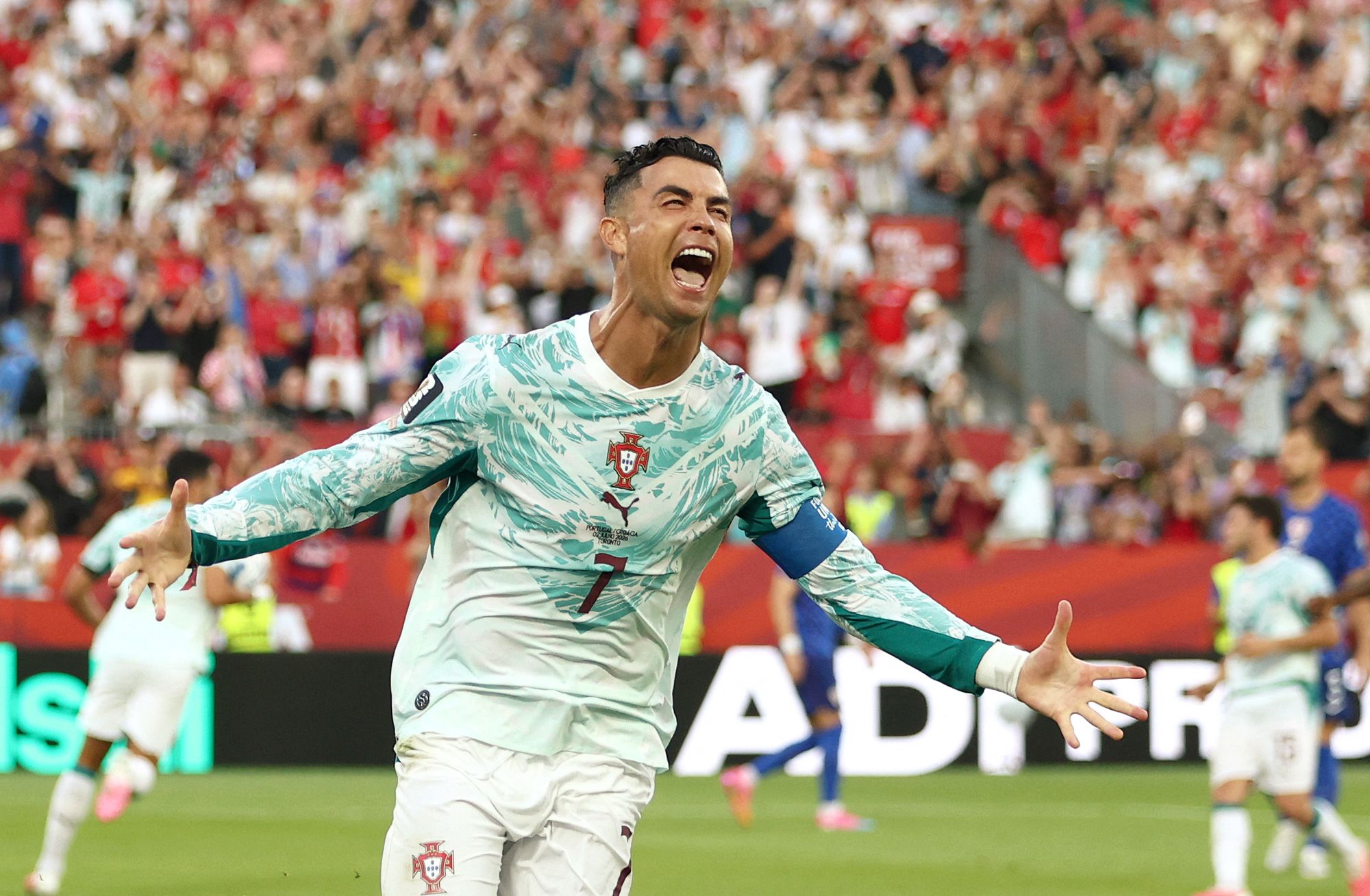 ‘বিসমিল্লাহ’ বলে পেনাল্টি শট নিয়েছিলেন রোনালদো! 15939_IMG_7065.jpeg