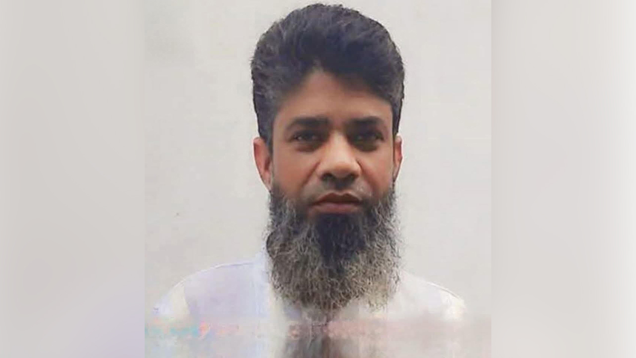শিক্ষার্থীদের আন্দোলনে ছেলে অংশ নেওয়ায় পদ হারালেন বিএনপি নেতা 16052_NewsLabAsiaPost61516442-3d0d-4e74-9a2c-8299a0baf425-2.jpg