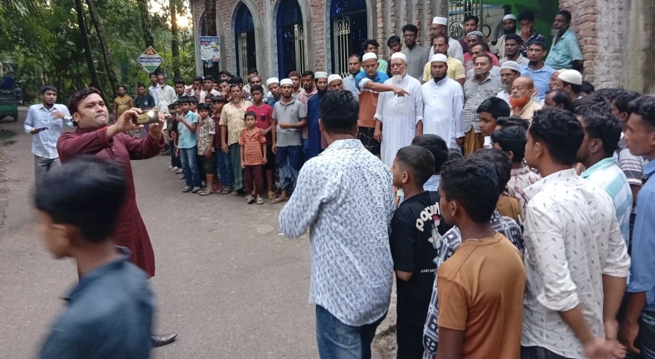 মসজিদের দরজা ভেঙে ইমামকে মারধর নিষিদ্ধ ছাত্রলীগের ৩ নেতাকর্মীর 16085_IMG_8022.jpeg