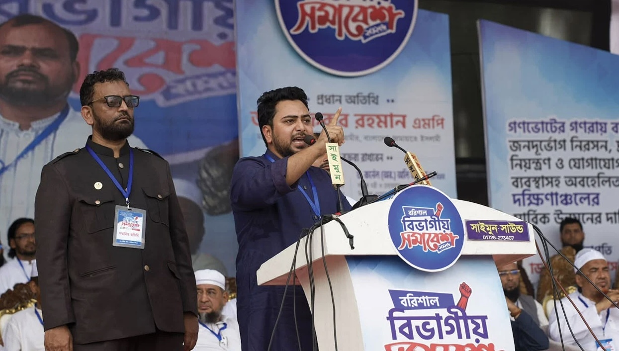 ‘নাটক কম করেন প্রিয়’ -প্রধানমন্ত্রীকে নাহিদ ইসলাম 16090_IMG_8064.jpeg