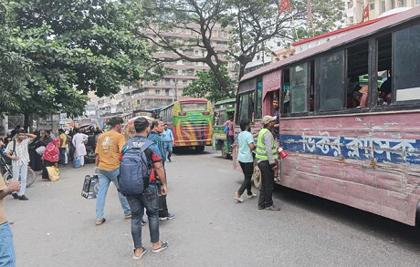 সিদ্ধান্তের আগেই বাসে বাড়তি ভাড়া আদায় 16778_IMG_9872.jpeg