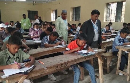 পার্বতীপুরে কিশোরকণ্ঠের মেধাবৃত্তি পরীক্ষা, অংশ নিল ৫ হাজার শিক্ষার্থী 17425_IMG_1555.jpeg